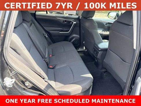 Used 2021 Toyota RAV4 LE AWD/4WD image 11