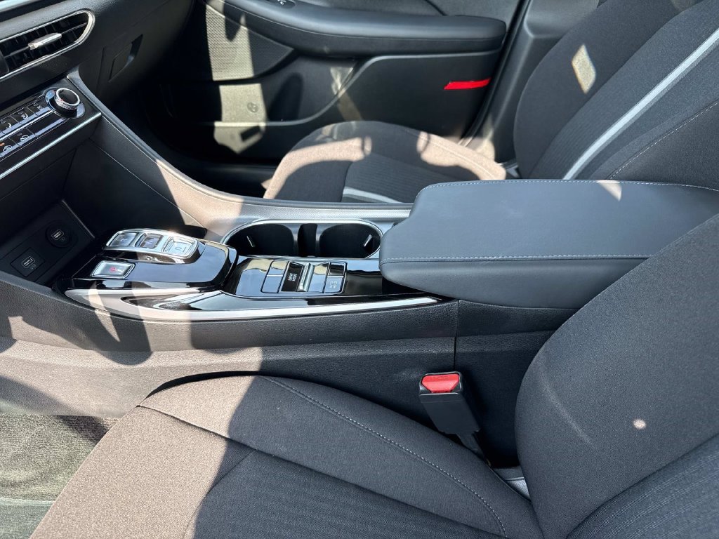 Used 2023 Hyundai Sonata SE FWD image 15