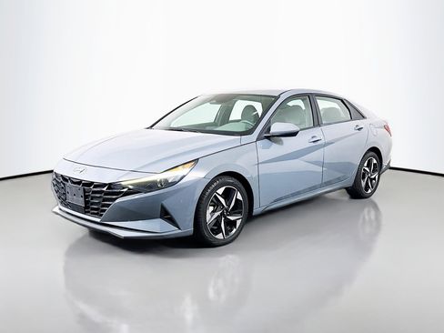 Used 2023 Hyundai Elantra SEL w/ Convenience Package FWD image 4