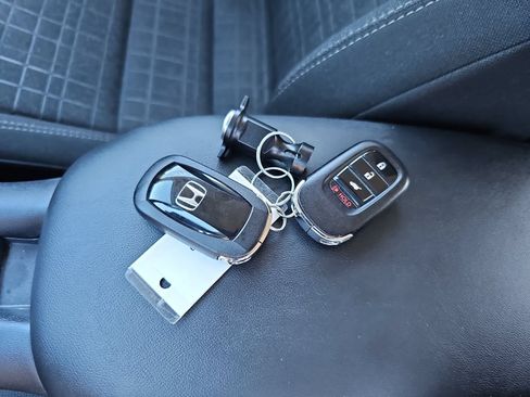 Used 2025 Honda HR-V LX image 40