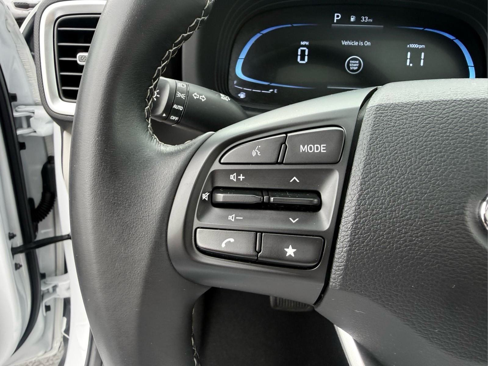 Used 2025 Hyundai Venue SEL FWD image 28