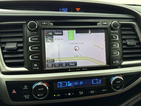 Used 2018 Toyota Highlander Limited Platinum AWD/4WD image 25