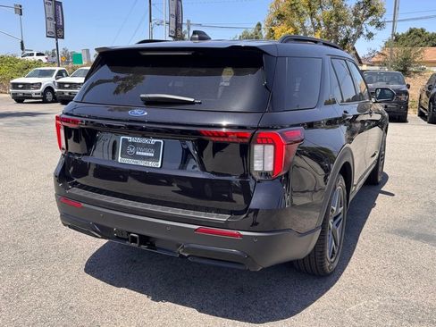 Used 2025 Ford Explorer ST-Line w/ Premium Package RWD image 12