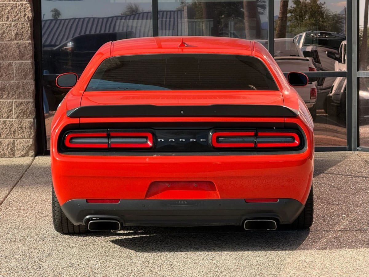 Used 2016 Dodge Challenger R/T Scat Pack w/ Leather Interior Group RWD image 9