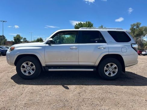 Used 2015 Toyota 4Runner SR5 AWD/4WD image 2