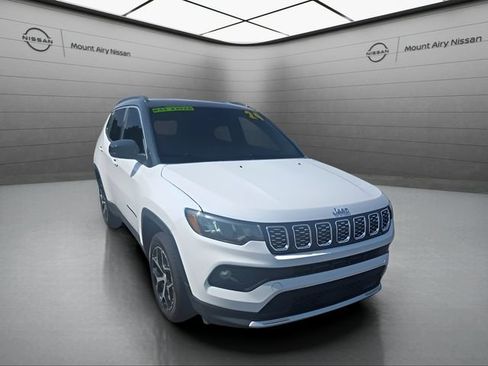 Used 2024 Jeep Compass Limited AWD/4WD image 2