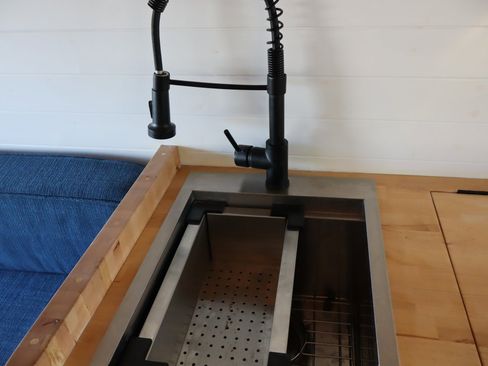 Used 2022 Mercedes-Benz Sprinter 2500 w/ Parking Package image 21