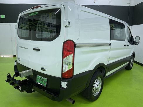 Used 2022 Ford Transit 250 Low Roof AWD image 10