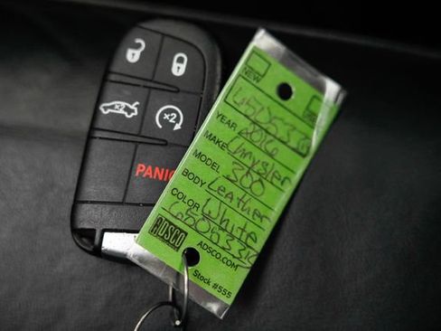Used 2016 Chrysler 300 Limited RWD image 7