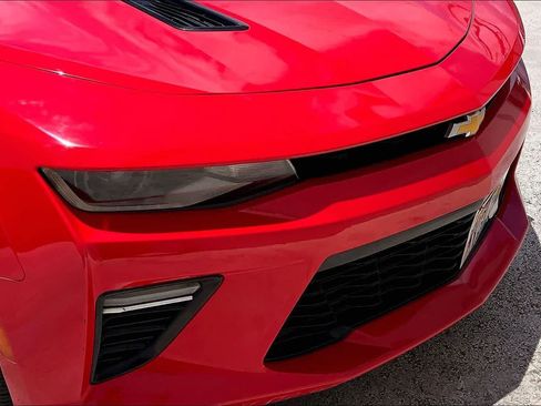 Used 2018 Chevrolet Camaro SS RWD image 32
