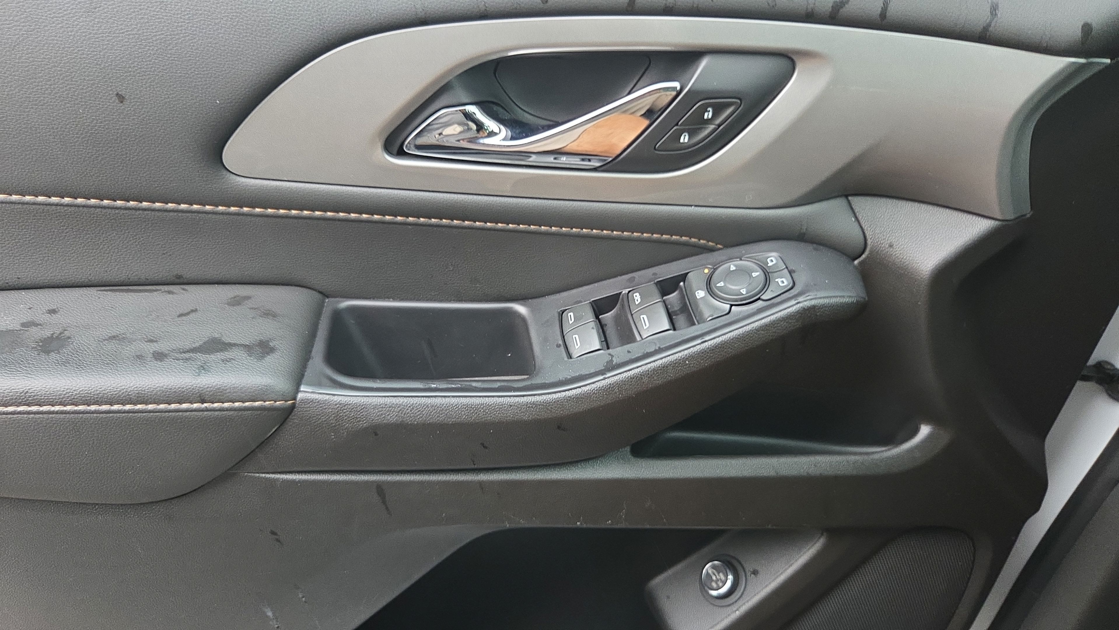 Used 2021 Chevrolet Traverse LT FWD image 24