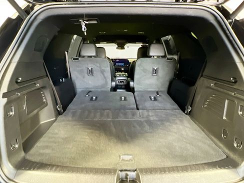 Used 2025 Chevrolet Traverse LT w/ Driver Confidence Package image 34