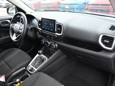 Used 2025 Hyundai Venue SEL FWD image 38