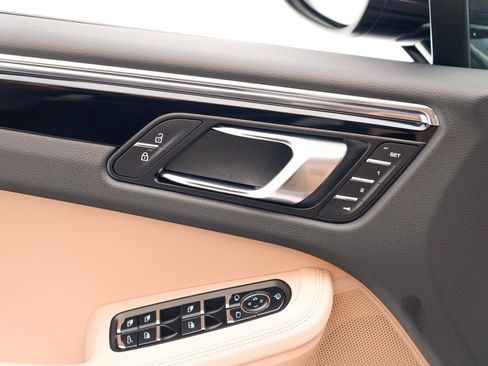 Certified 2026 Porsche Macan AWD/4WD image 23