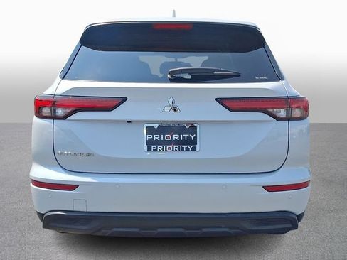 Used 2022 Mitsubishi Outlander ES AWD/4WD image 5