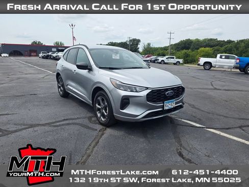 Used 2023 Ford Escape ST-Line w/ Tech Pack #1 AWD/4WD image 2
