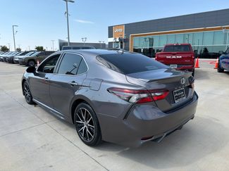 Used 2021 Toyota Camry SE FWD video 3