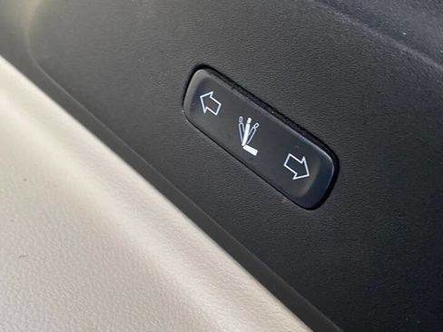 Used 2019 Chrysler Pacifica Limited w/ Tire & Wheel Group FWD image 30