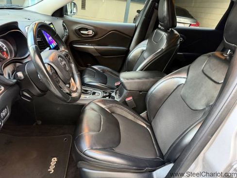 Used 2019 Jeep Cherokee Latitude Plus image 9