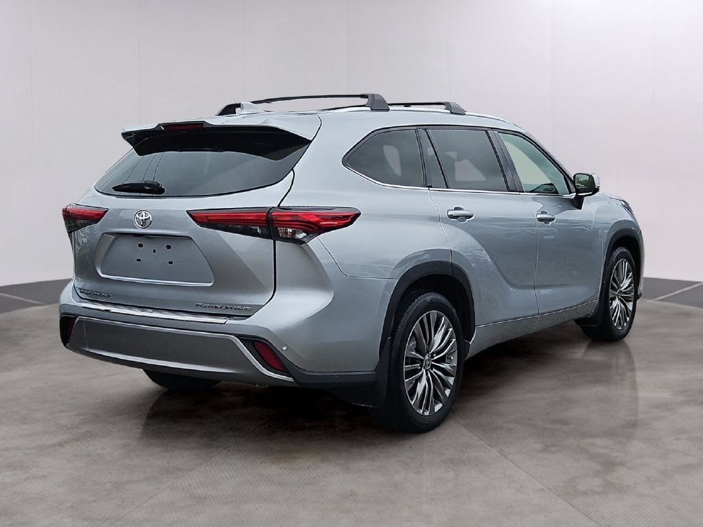 Used 2021 Toyota Highlander Platinum AWD/4WD image 4