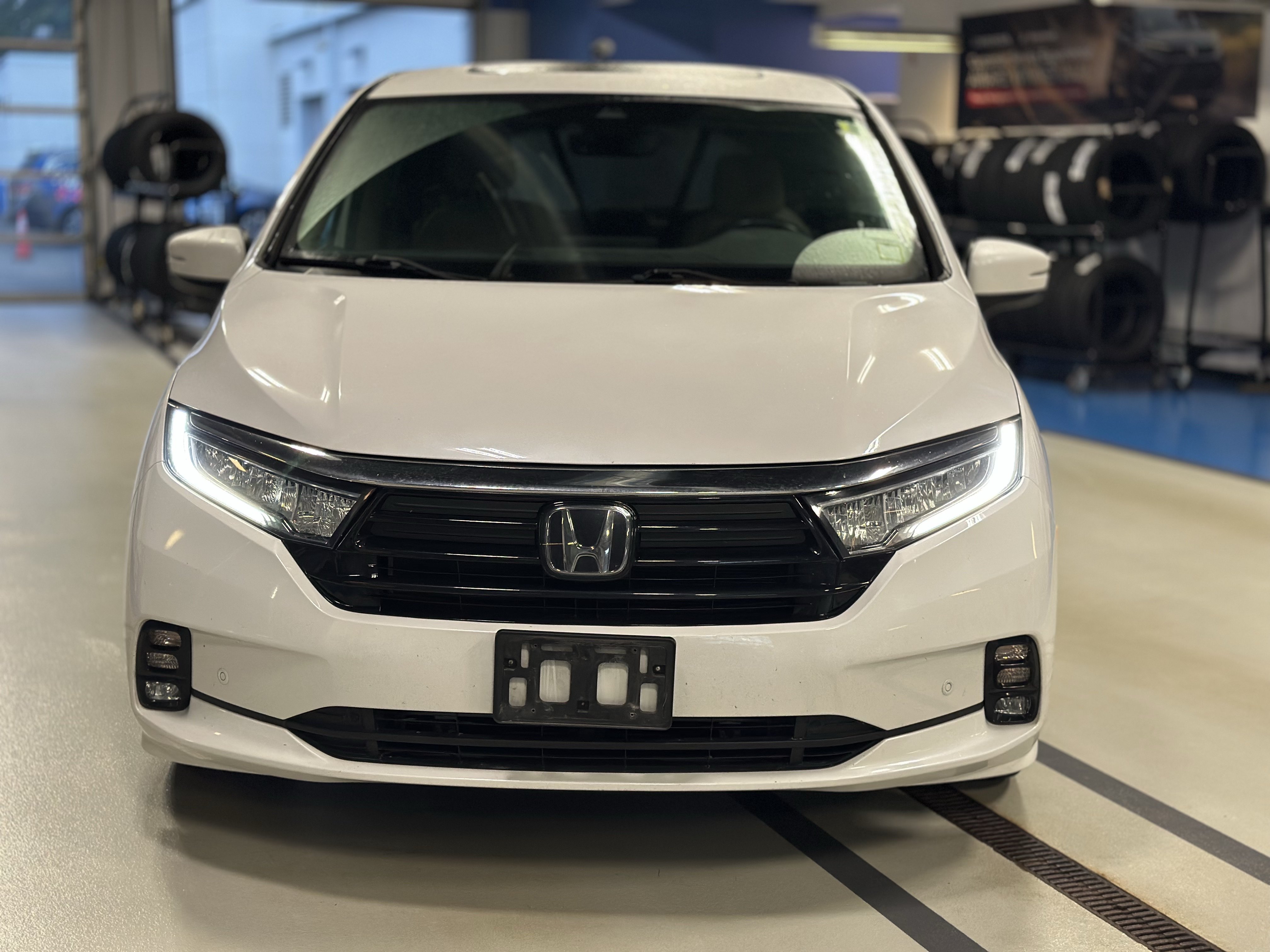 Used 2023 Honda Odyssey Touring image 2