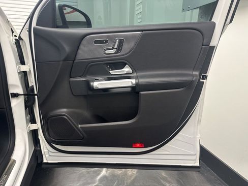 Used 2020 Mercedes-Benz GLB 250 4MATIC image 10