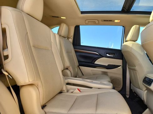 Used 2018 Toyota Highlander Limited Platinum image 17