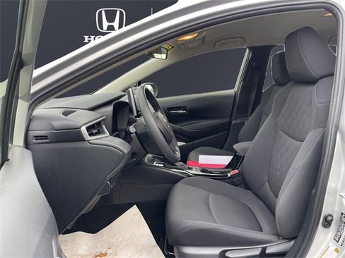 Used 2020 Toyota Corolla LE image 9