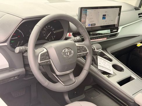 New 2026 Toyota Sienna XLE FWD image 14