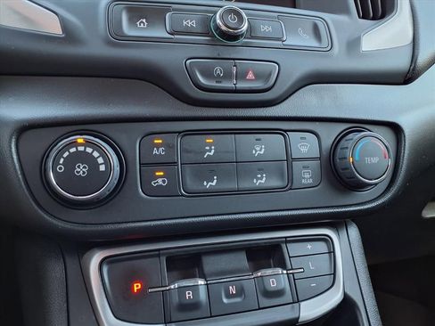 Certified 2022 GMC Terrain SLE image 8