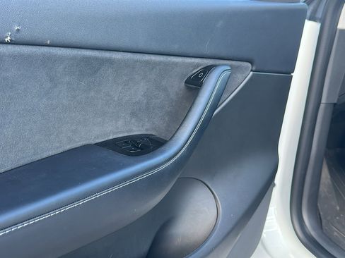 Used 2021 Tesla Model Y 2WD image 9