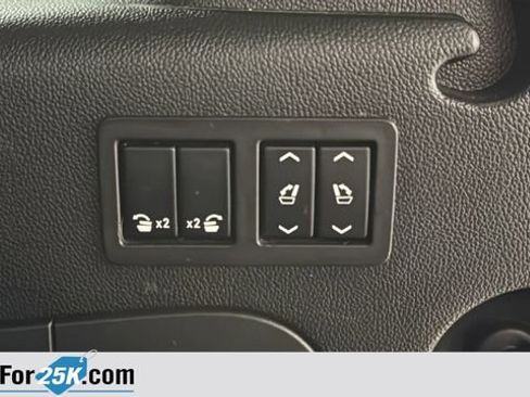 Used 2016 Chevrolet Suburban LTZ AWD/4WD image 32
