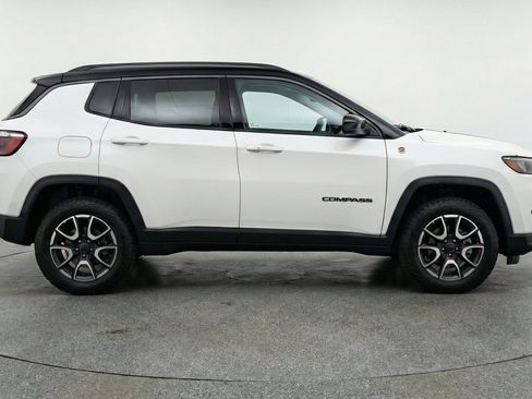 Used 2025 Jeep Compass Trailhawk AWD/4WD image 11