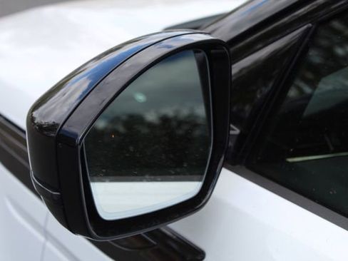 Used 2025 Land Rover Range Rover Evoque S image 13