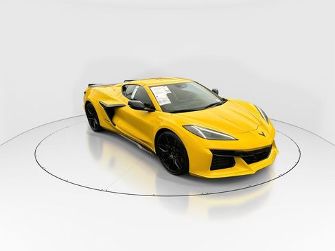 Used 2025 Chevrolet Corvette Z06 RWD image 2