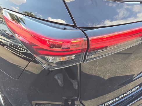 Used 2023 Toyota Highlander LE image 6