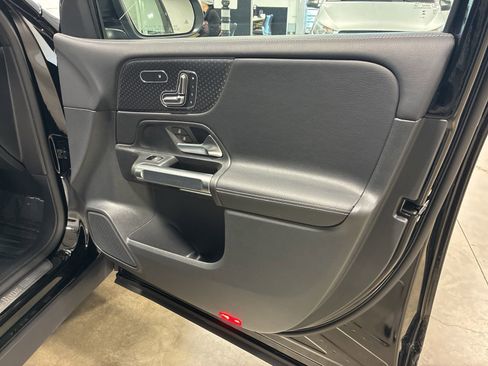 Used 2025 Mercedes-Benz GLB 250 GLB 250 image 18
