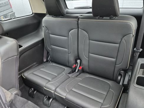 Used 2023 GMC Acadia Denali w/ Denali Ultimate Package AWD/4WD image 7