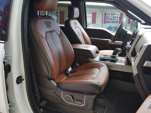 Used 2018 Ford F150 King Ranch w/ Equipment Group 601A Luxury AWD/4WD image 31