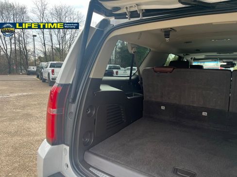 Used 2018 Chevrolet Suburban Premier image 14