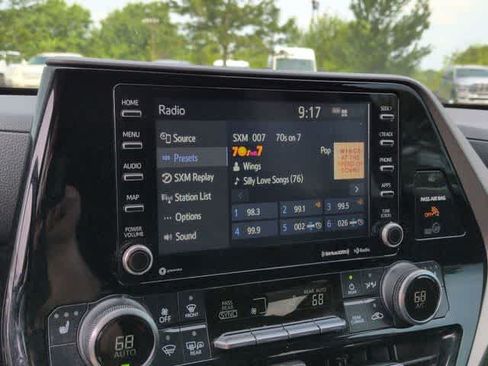 Used 2022 Toyota Highlander XLE FWD image 30