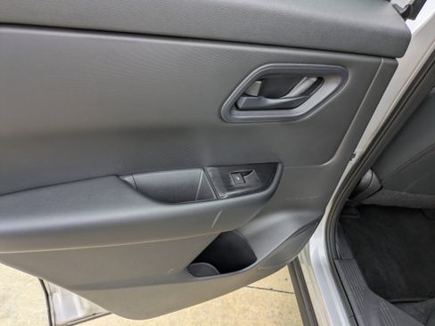 Used 2024 Nissan Rogue S image 10