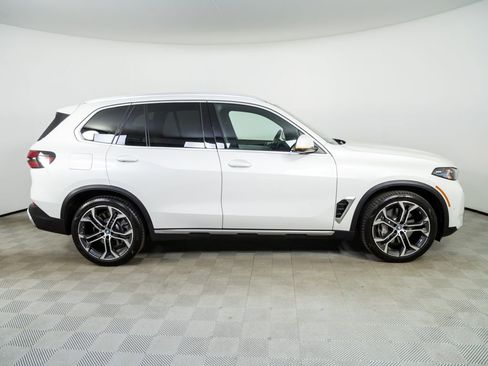 Used 2025 BMW X5 xDrive50e w/ Parking Assistance Package image 25
