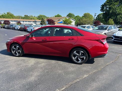 Certified 2023 Hyundai Elantra SEL w/ Convenience Package FWD image 2