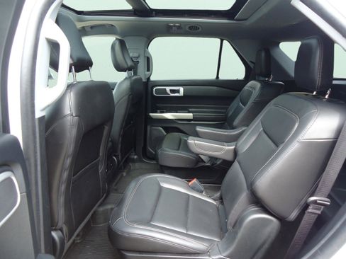 Used 2022 Ford Explorer XLT w/ Equipment Group 202A image 28