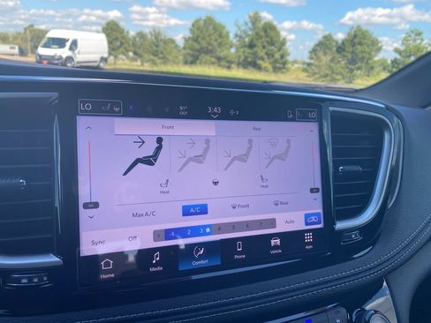 New 2026 Chrysler Pacifica Select image 23