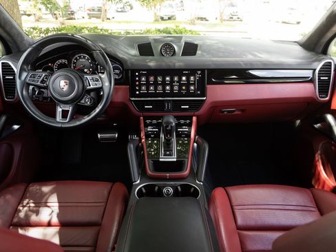 Certified 2023 Porsche Cayenne Turbo AWD/4WD image 12