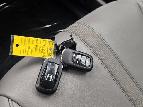 Certified 2025 Honda Pilot Touring image 19