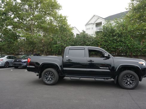 Used 2023 Toyota Tacoma SR5 w/ Technology Package AWD/4WD image 3