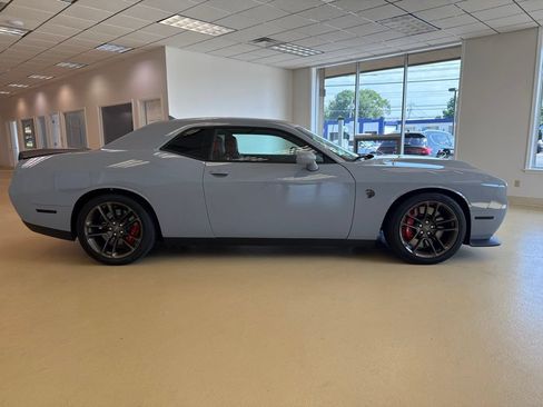 Used 2021 Dodge Challenger SRT Hellcat RWD image 12